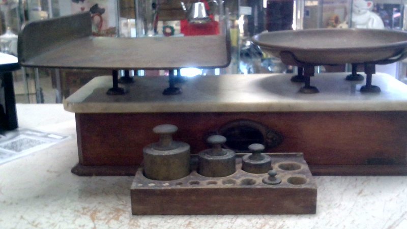Bilancia Vintage Legno/marmo  Con  4pesi     Acc  Retro     V