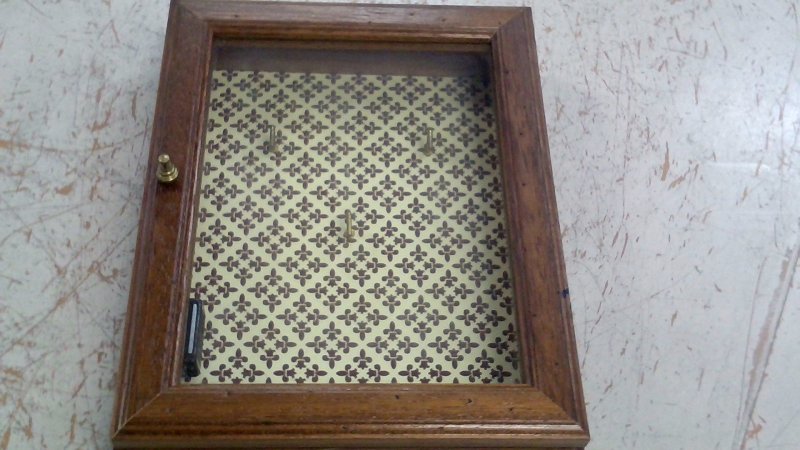 Bacheca Legno Arte Povera Con Vetro    24x19x5    V