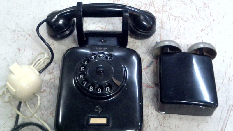 Telefono Da Muro Siemens In Bachelite  Con Campanello Anni '50   Piccolo Difetto  V