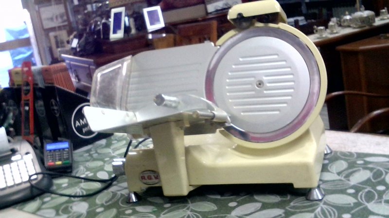 Affettatrice R.g.v 25 Cm 