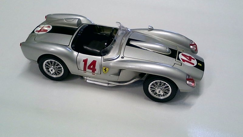 Modellino Burago Ferrari 250 Testa Rossa 1957   Scala 1/18    V