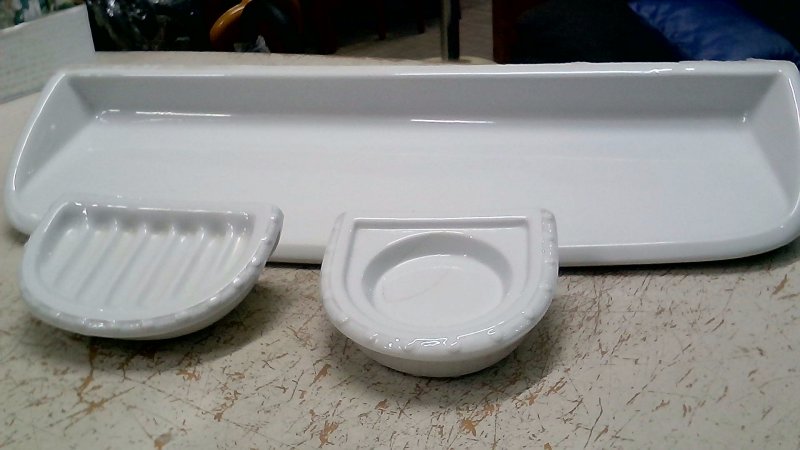 Set Mensolina+2portasapone In Ceramica    V