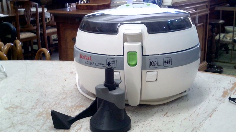 Friggitrice Ad Aria Rotante Tefal    Acc   Cass   5   V