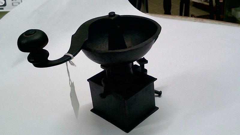 ANTICO MACININO DA CAFFŠ IN GHISA CON FISSAGGIO AL TAVOLO   EPOCA 1800 PROBAB. AUSTRIA