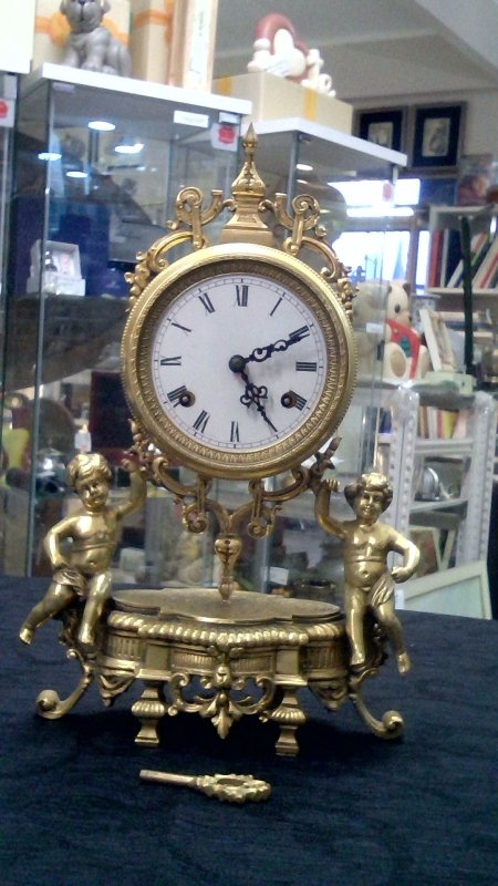 Orologio Parigina In Antimonio Dorato Cd'A   Decorazione Putti   Con Chiave  V