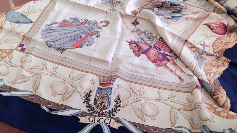 Foulard Gucci Seta Vintage ( Qualche Segno ) R