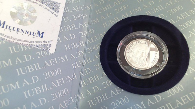 MEDAGLIA COMMEMORATIVA GIUBILEO PADRE PIO IN COFANETTO K