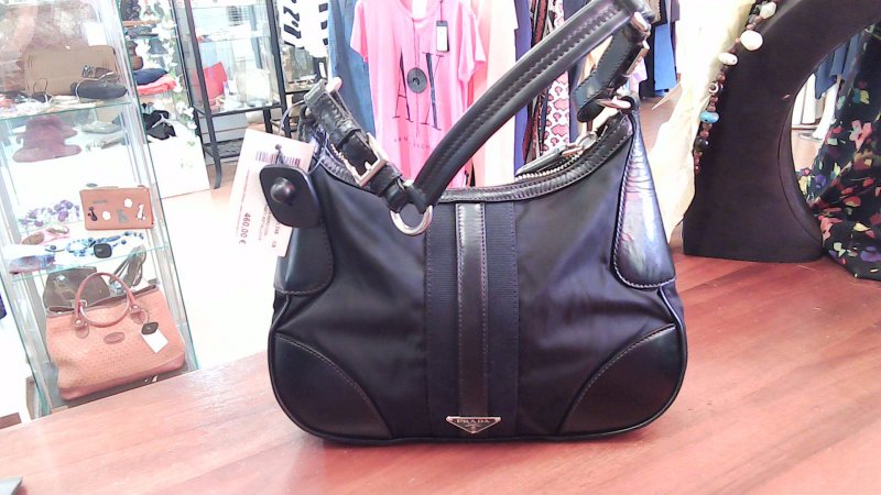 BORSA PRADA IN NYLON NERO CON RIFINITURE PELLE / PARTI METALLICHE ARGENTATE R
