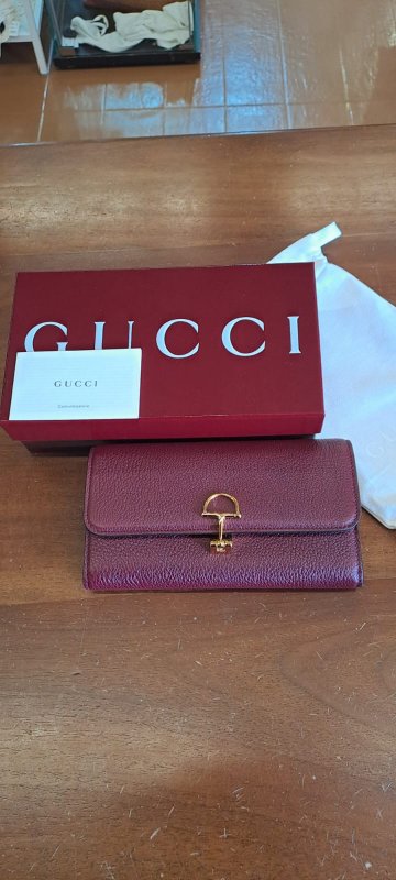 GUCCI PORTAFOGLIO SOFBIT pelle martellata color magenta